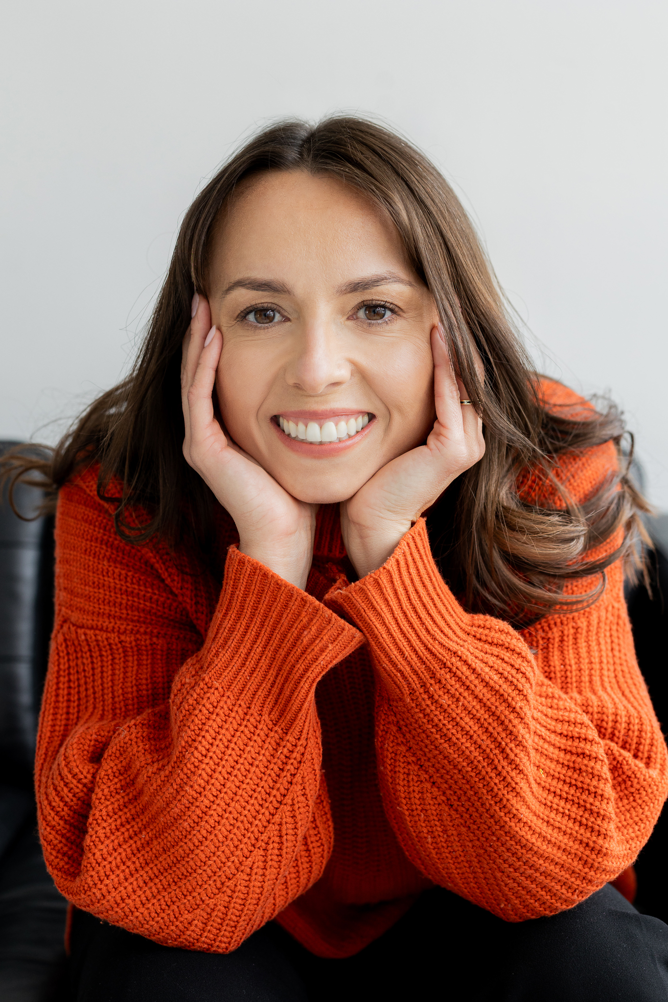 Miałam ogromną przyjemność współpracować z Patrycją podczas mojej sesji wizerunkowej. Od samego początku czułam się zaopiekowana. Patrycja zadbała o każdy szczegół, zaczynając od wstępnej rozmowy, poprzez wspólne omówienie koncepcji, aż po sam przebieg sesji. Profesjonalizm, ciepło i niesamowite wyczucie estetyki to tylko niektóre z cech, które sprawiły, że współpraca z nią była czystą przyjemnością.